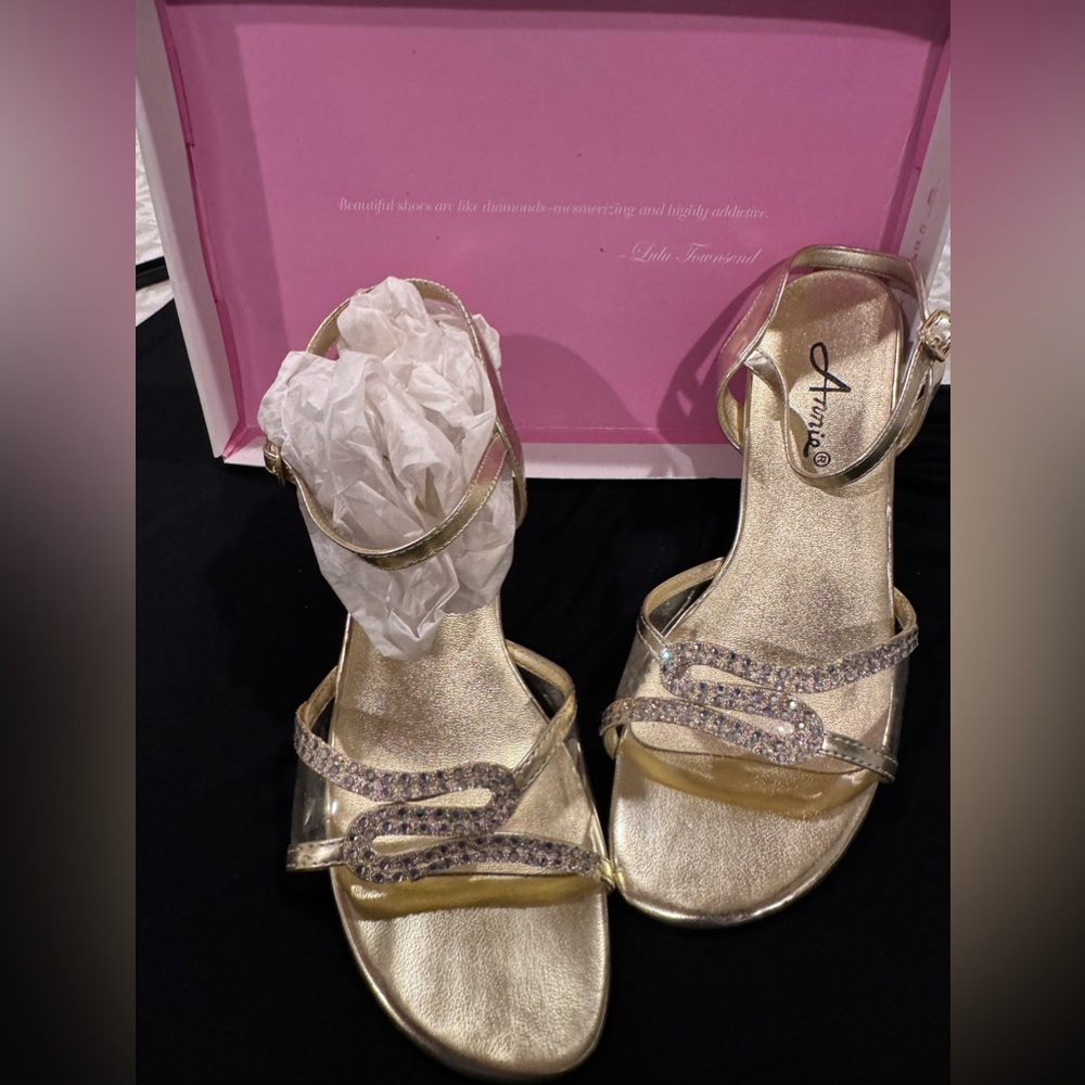 Beautiful gold dress shoes - worn once- size 7 1/2